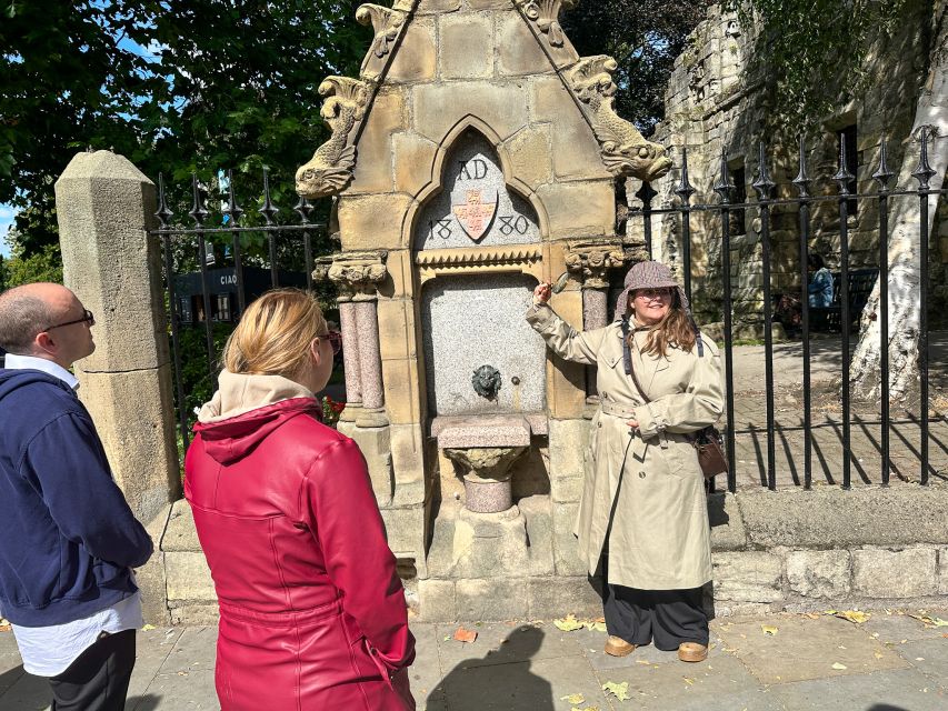 York: Historical Gems Tour & A Taste of York Chocolate - The character-guide format, where York turns into a game